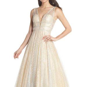 MAC DUGGAL SEQUIN ILLUSIONS NECK CRYSTAL BODICE SILVER NUDE GOWN sz 4